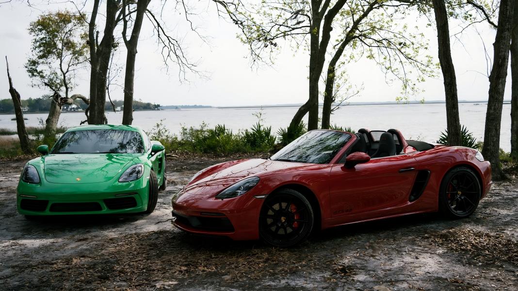 "Porsche 718 Cayman vs. Porsche 718 Boxster: A Head-to-Head Battle of Driving Thrills"