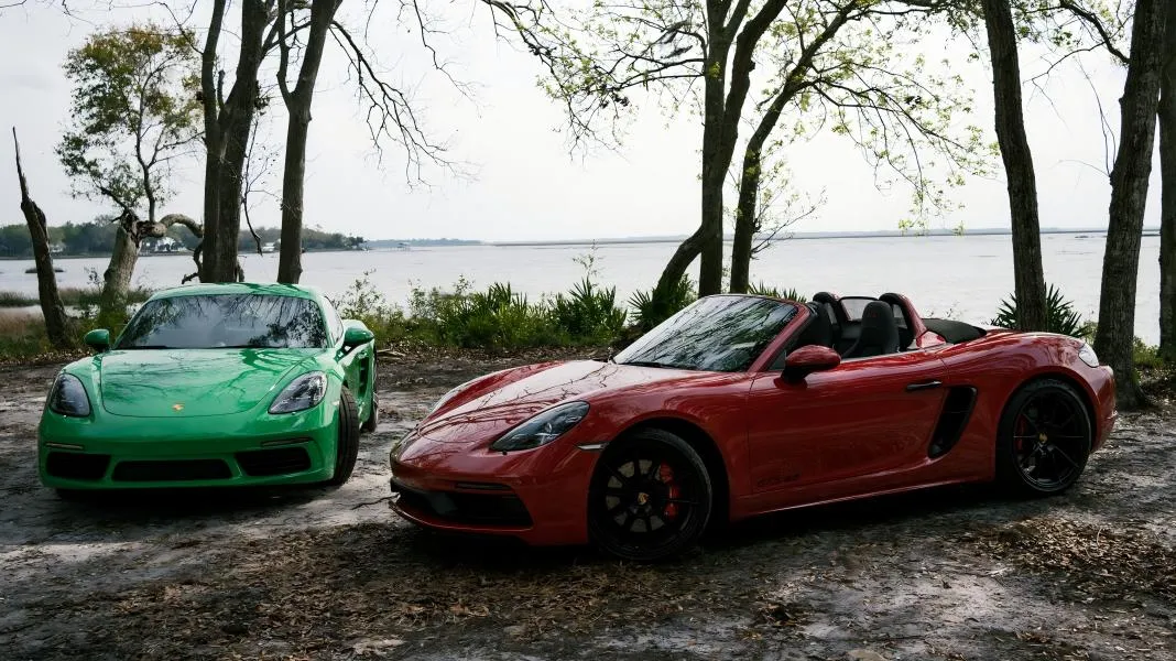 "Porsche 718 Cayman vs. Porsche 718 Boxster: A Head-to-Head Battle of Driving Thrills"|http://hohocar.com/newsd/list/vehicle