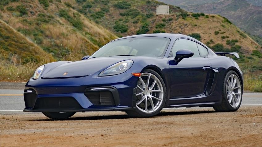 "Porsche 718 Cayman vs. Porsche 718 Boxster: A Head-to-Head Battle of Driving Thrills"