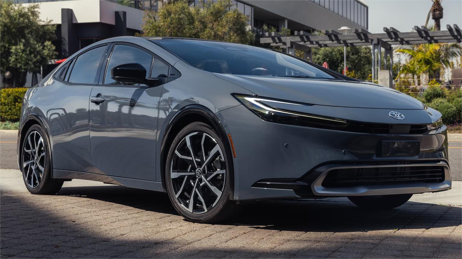 4 compact cars with the longest range.