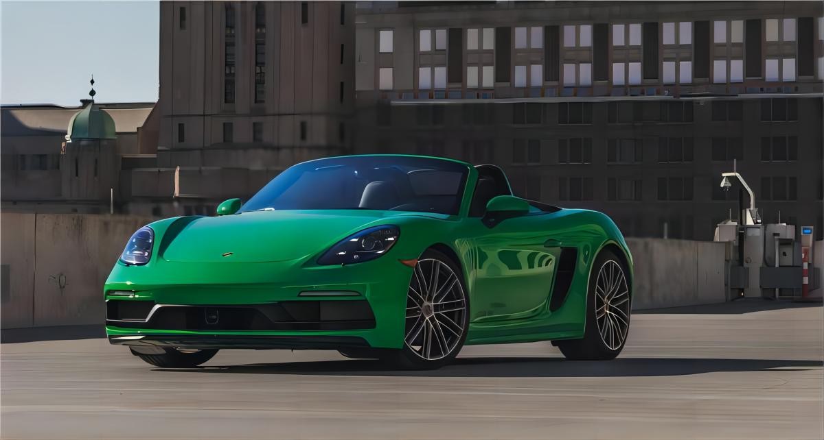 "Porsche 718 Cayman vs. Porsche 718 Boxster: A Head-to-Head Battle of Driving Thrills"