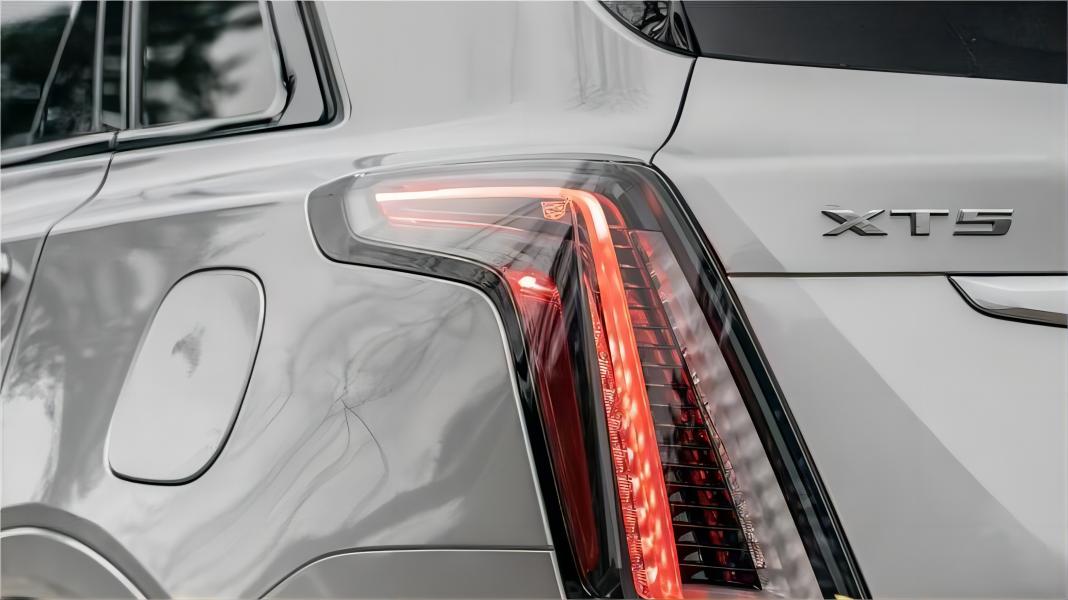 Cadillac XT5: Enhancing your driving experience with luxury and technology!