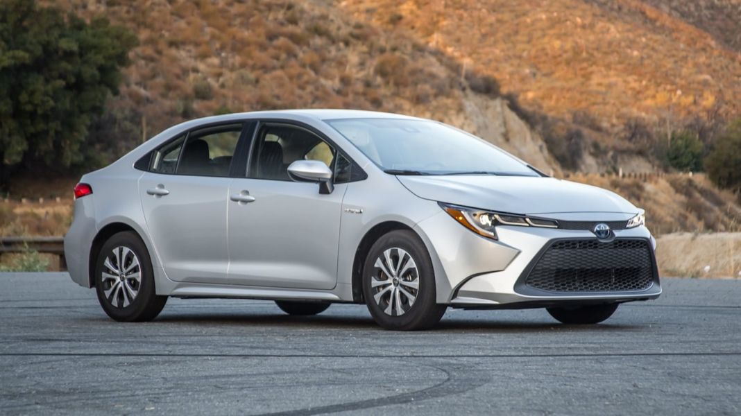4 compact cars with the longest range.